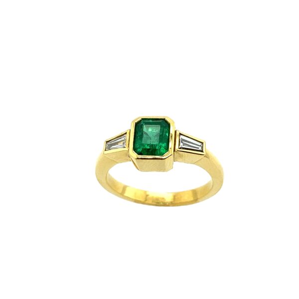 18ct Gold Fine Quality 1.04ct Emerald Cut Emerald Ring Tapered Baguettes