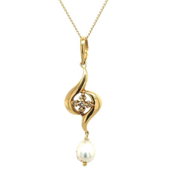 18ct Yellow Gold Diamond & Pearl Pendant Set With 0.05ct Diamonds