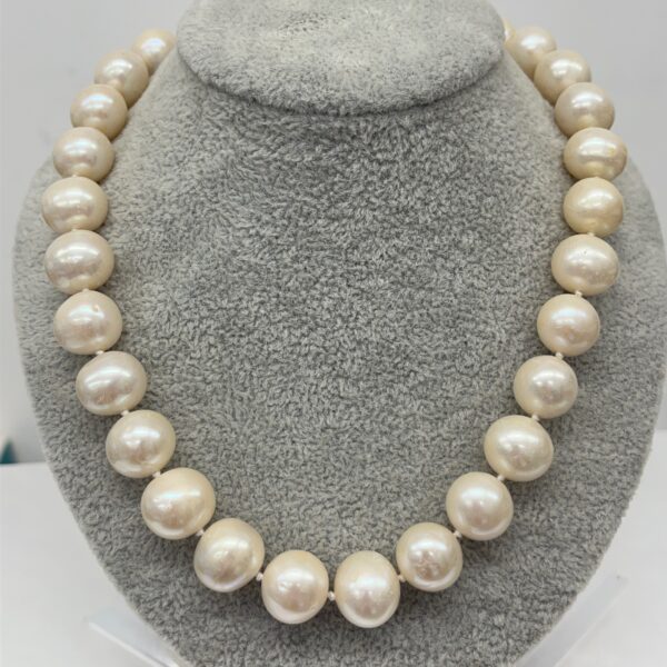 Vintage Pearls Necklace with 9ct Yellow Gold Clasp 18.5"