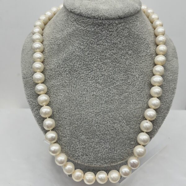 Vintage Pearls Necklace with 9ct Yellow Gold Clasp 17.5"