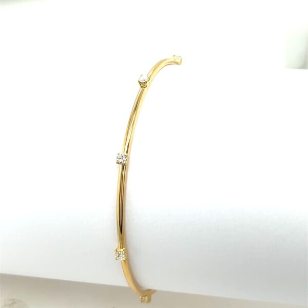 18ct Yellow Gold Diamond Bangle – 8 Natural Diamonds (0.40ct)